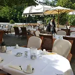 Schloss Berge Отель